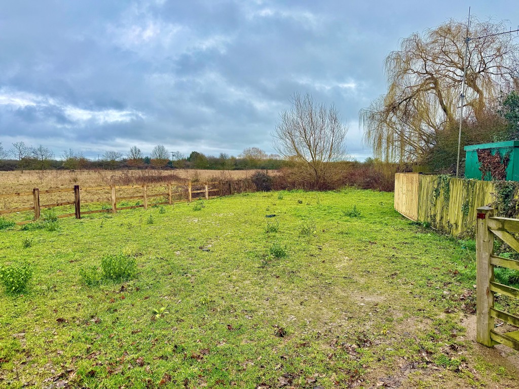 Lot: 35 - VACANT FREEHOLD PARCEL OF LAND - Front shot of land from the entrance